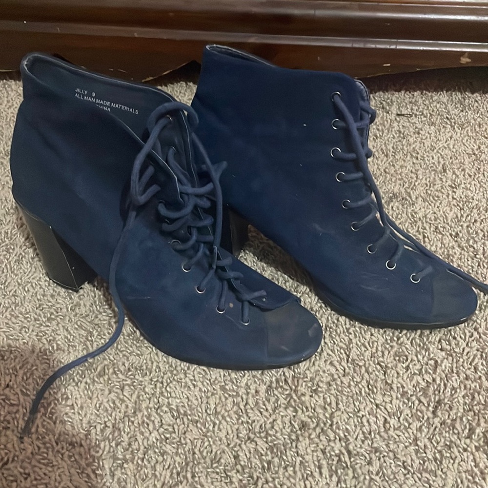 lace front blueish black heels